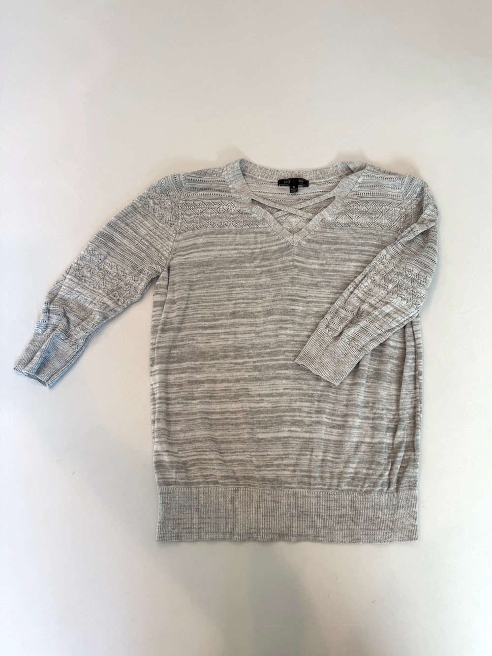 Lety & Me “Niki” Size M Light Gray Knit Lightweight V-Neck Sweater